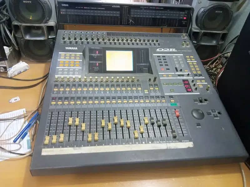 YAMAHA O2R 24 CHANNLES MIXING CONSOLE WITH LONG DUBLE DELAY LARGE HALL 0