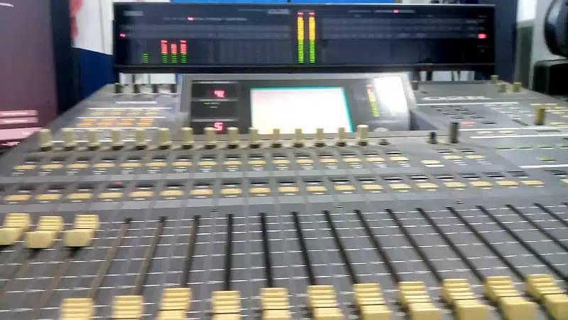 YAMAHA O2R 24 CHANNLES MIXING CONSOLE WITH LONG DUBLE DELAY LARGE HALL 1