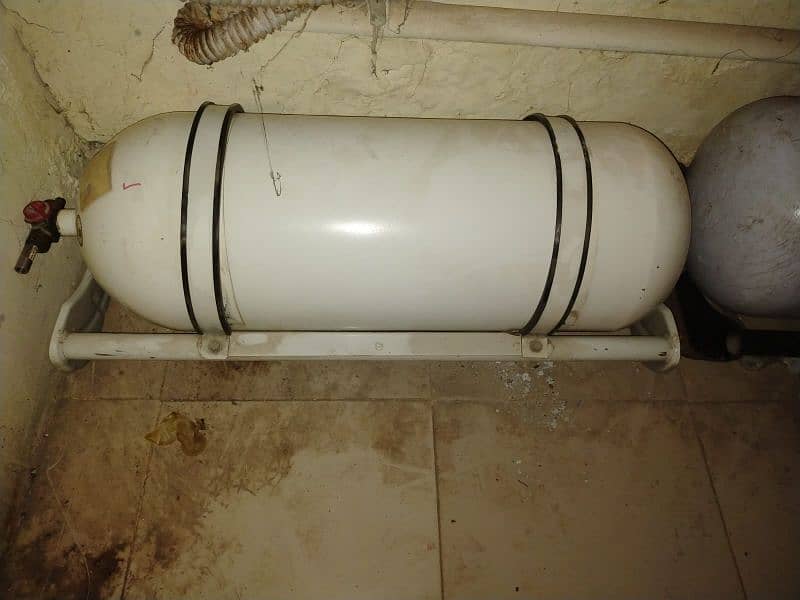 CNG LPG kit 55kg landirenzo cylinder compny fited original cultus Alto 0