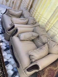 7 seater lether sofa in good condition