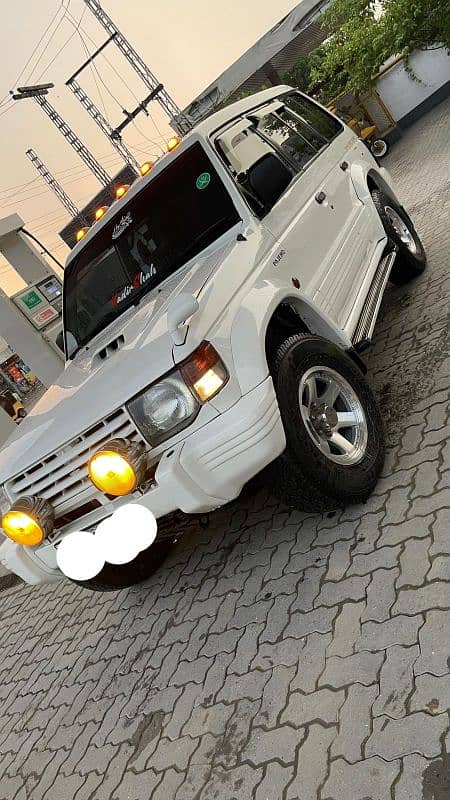 Mitsubishi Pajero 1992 3