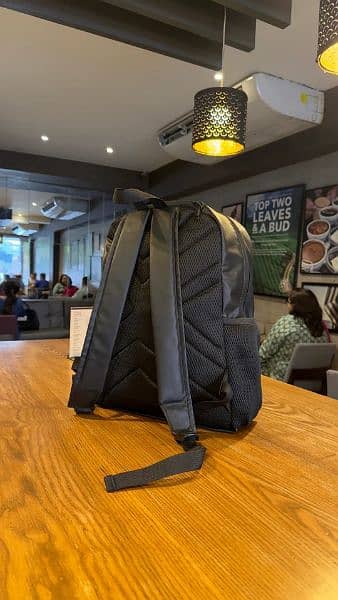 Trendy Leather Backpack - Perfect for Work or Travel" 1