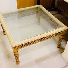 one square center table