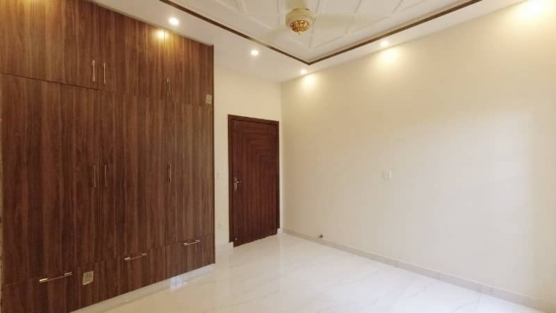 Modern Style House For Sale 18