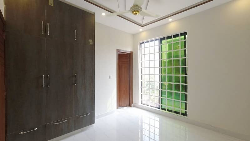 Modern Style House For Sale 25