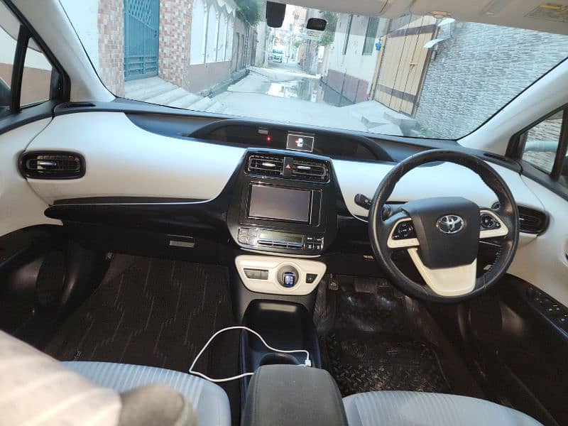 Toyota Prius 2017 Haybried 1