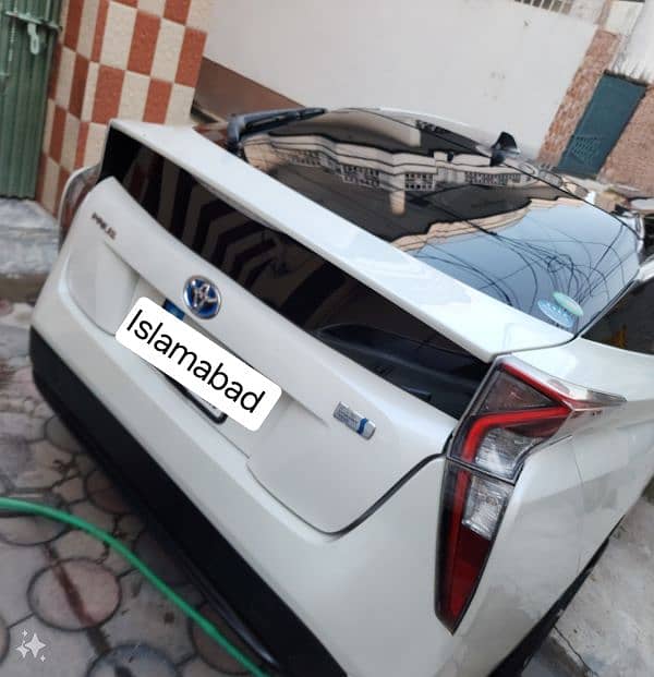 Toyota Prius 2017 Haybried 8