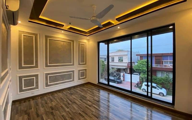 10 Marla Luxury House Available For rent In Air Avenue Lahore 6