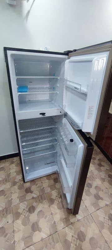 DAWLANCE REFRIGERATOR & FREEZER 2