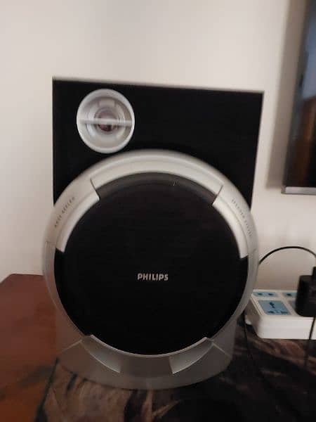 Phillips Hi Fi Music system with speakers 1