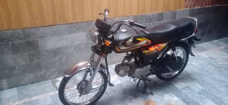 Honda CD-70 Model 2022 5