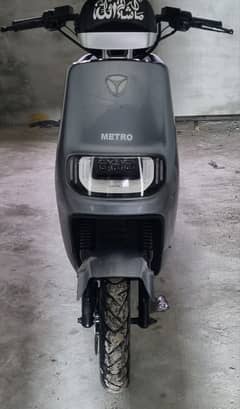 metro e8s pro scooty