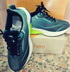 Men's blend of cotton and polyester running sneakers