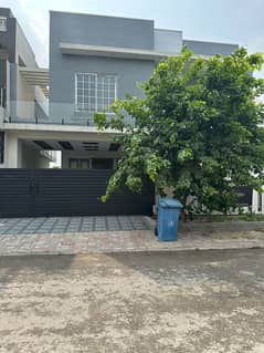 10 Marla Brand New House For Rent