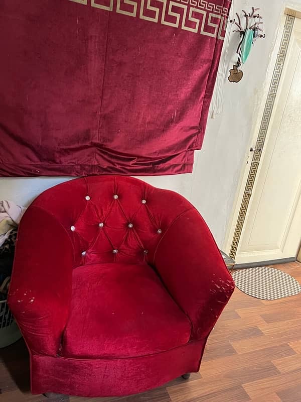 One Seater Sofa in very good condition 2