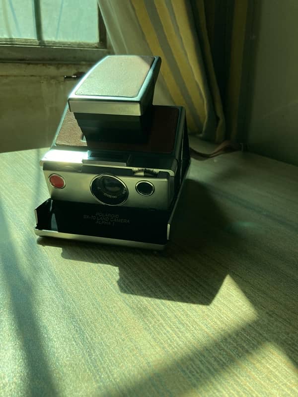 Polaroid Sx-70 lanscape camera (antique) 1