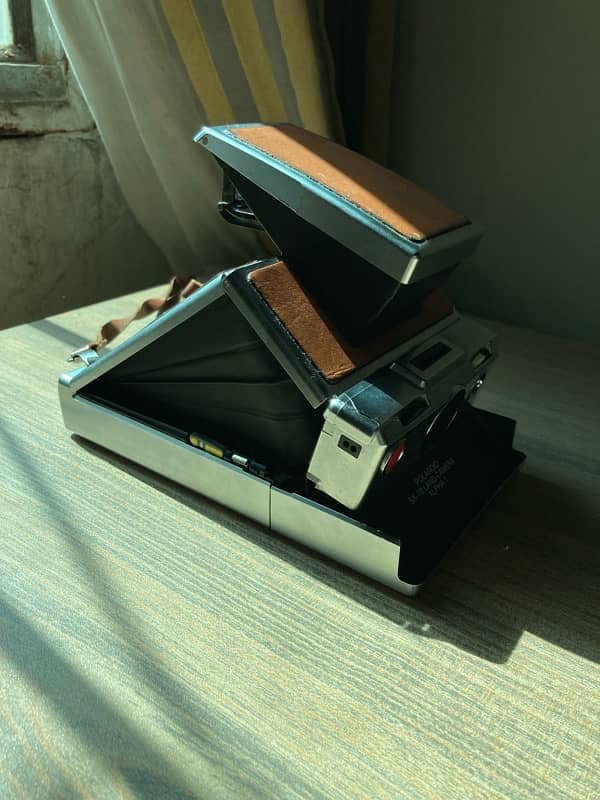 Polaroid Sx-70 lanscape camera (antique) 2