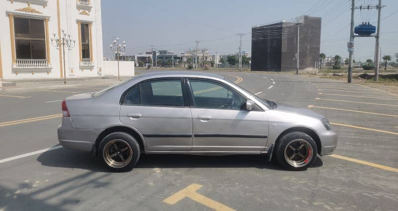 Honda Civic Vti 2002 Perfect ConditionBetrtn Corolla,City,Cultus,Alto 9