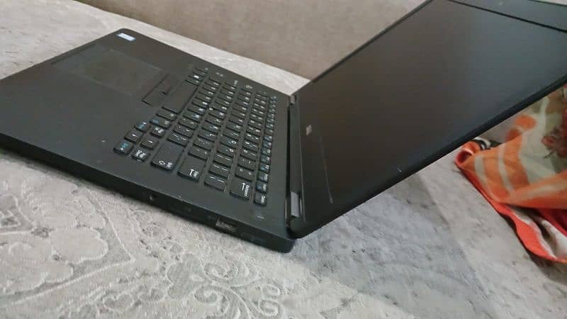 DELL LATITUDE E 7470 1