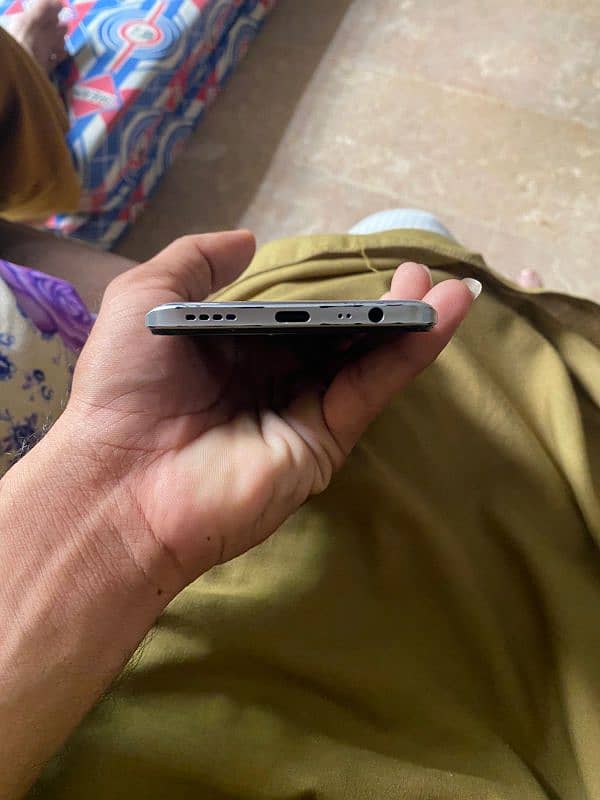 Realme 8   8/128 3