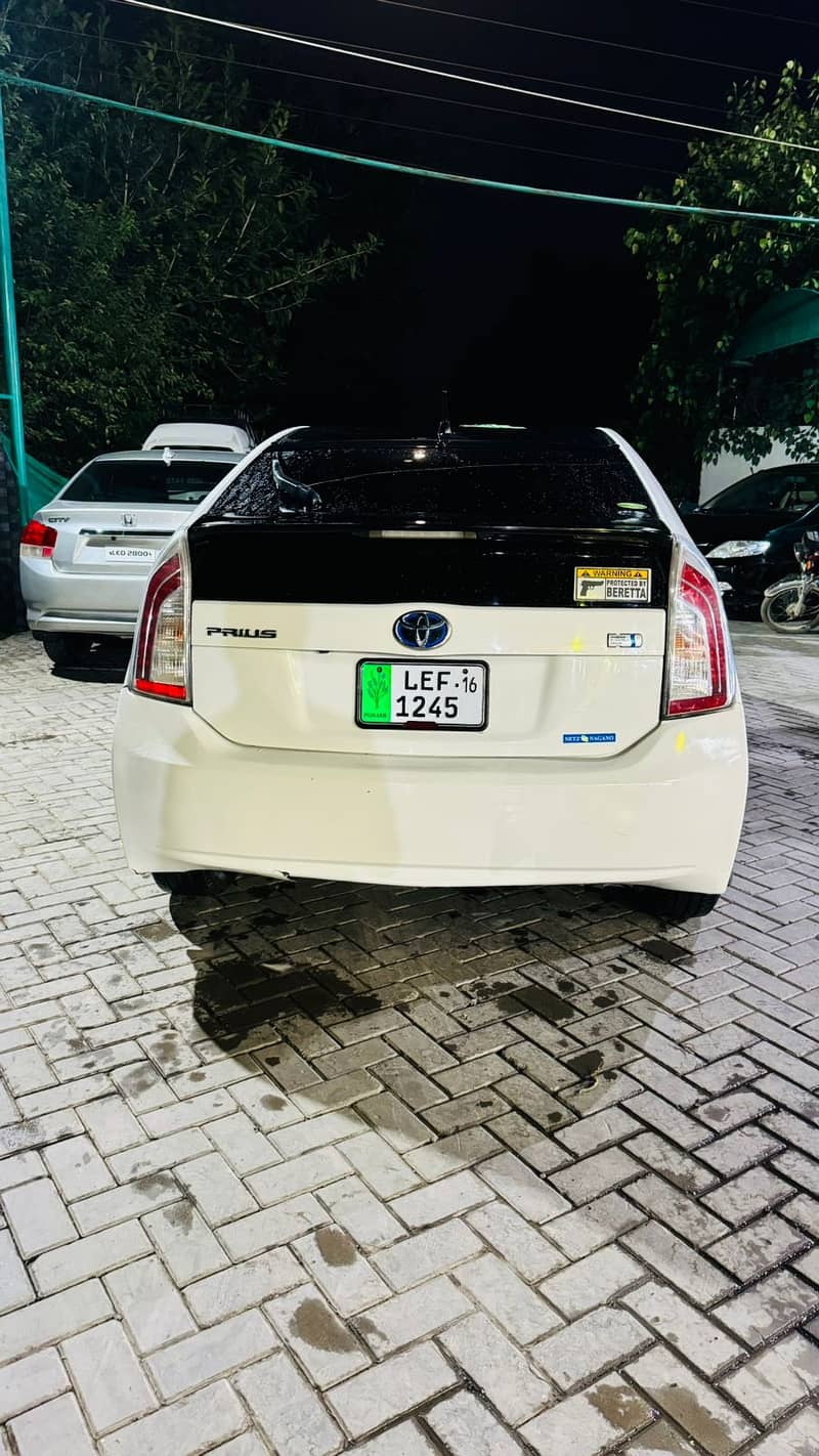 Toyota Prius 2013 model, import 2016. S led package. 10