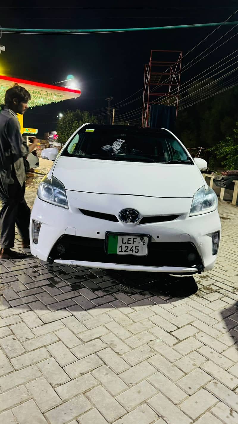 Toyota Prius 2013 model, import 2016. S led package. 13