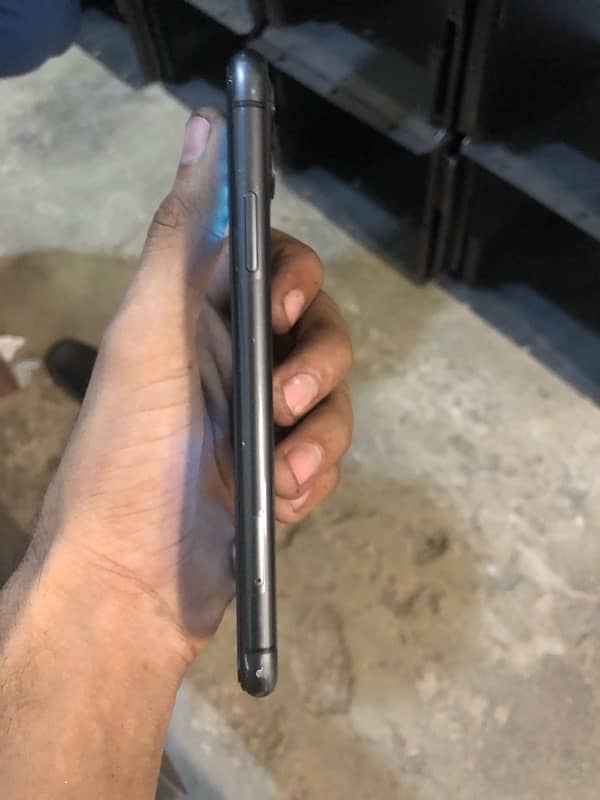 IPhone 11 Non PTA 4