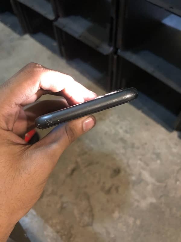 IPhone 11 Non PTA 6