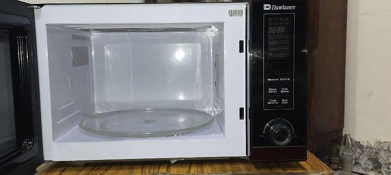 Dawlance DW-133-G is a 30-liter grilling microwave oven 3