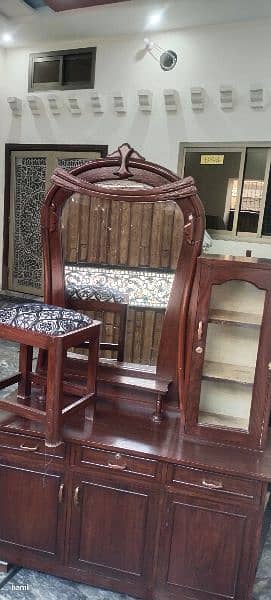 Dressing Table with Tool and Jayenamz 1