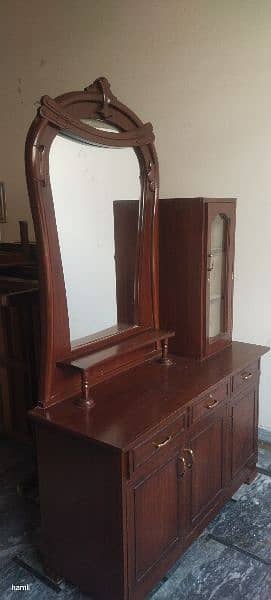 Dressing Table with Tool and Jayenamz 3