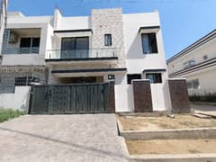 I-11/2 Corner Beautiful 8 Bedrooms House