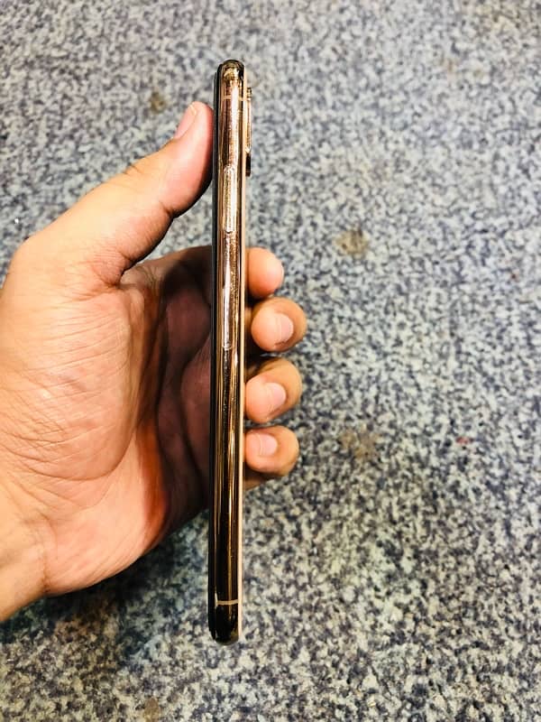 iphone xs max 4