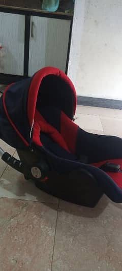 Carry cot in prestine condition