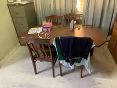 Dinning table Available for sale with 6 chairs