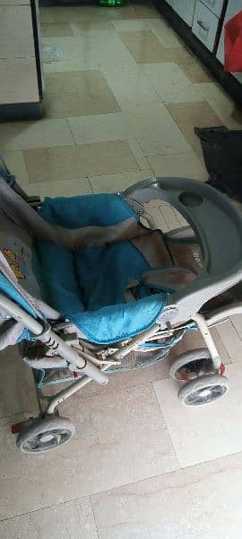 pram in perfect working condition 3