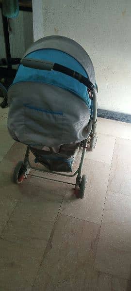 pram in perfect working condition 4