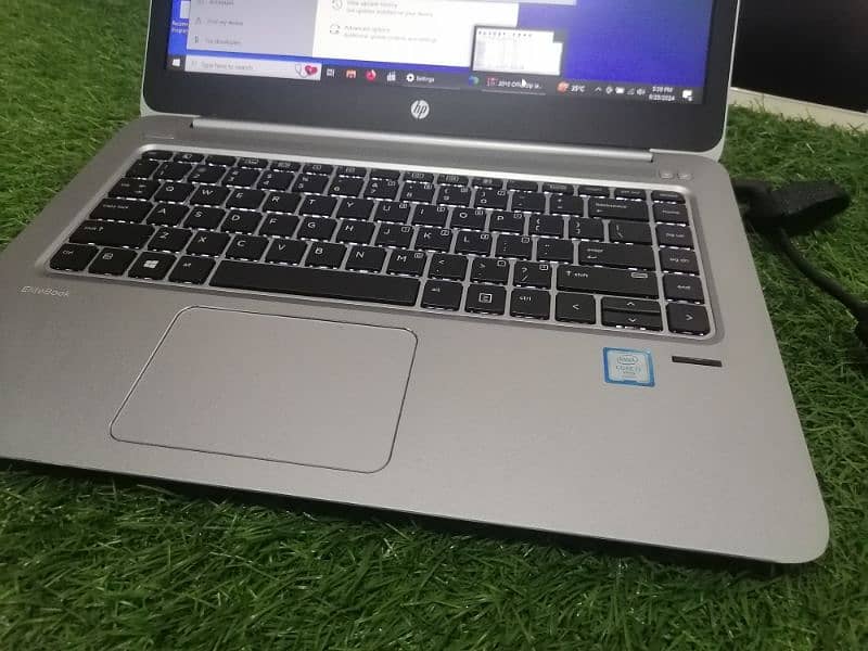 Hp Elitebook Folio 1040 G3 with 16 GB RAM 1