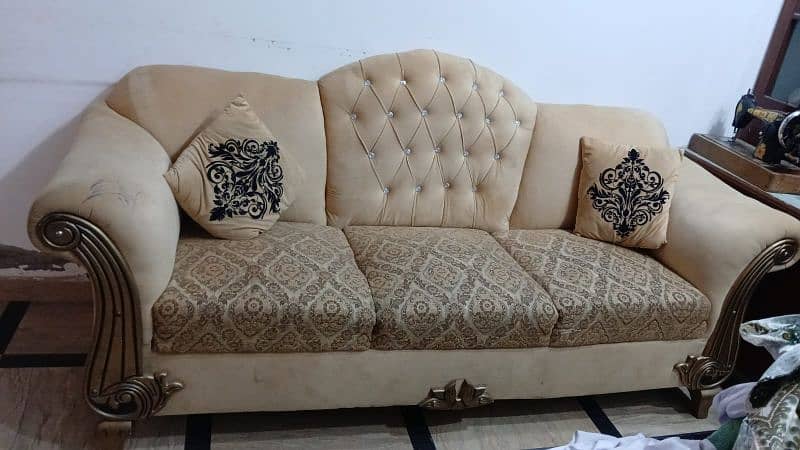 6 Months Used Sofa Set in 10/10 condition 0