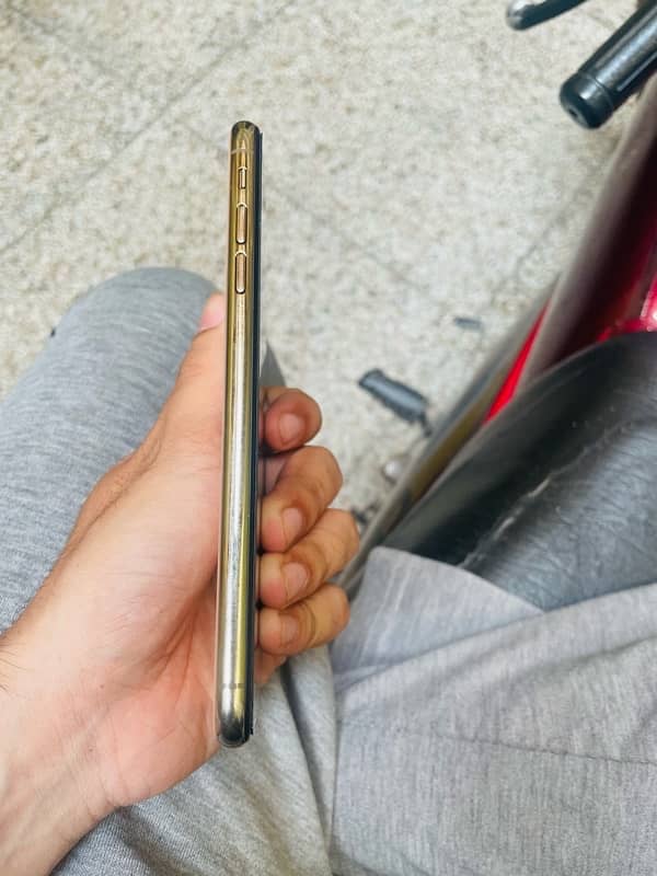 iphone xsmax gold 3