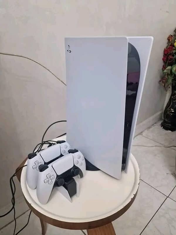 PlayStation 5 disk edition. 2