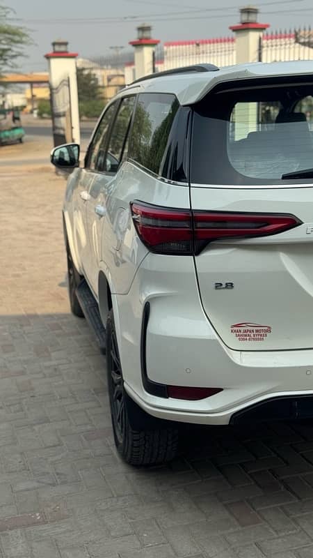 Toyota Fortuner Legender GR SPORT 2