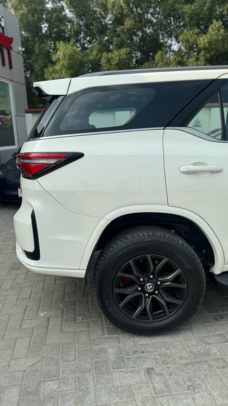 Toyota Fortuner Legender GR SPORT 12