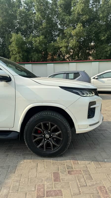 Toyota Fortuner Legender GR SPORT 13