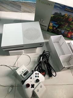 xbox one s imported with charging dock and two batteries