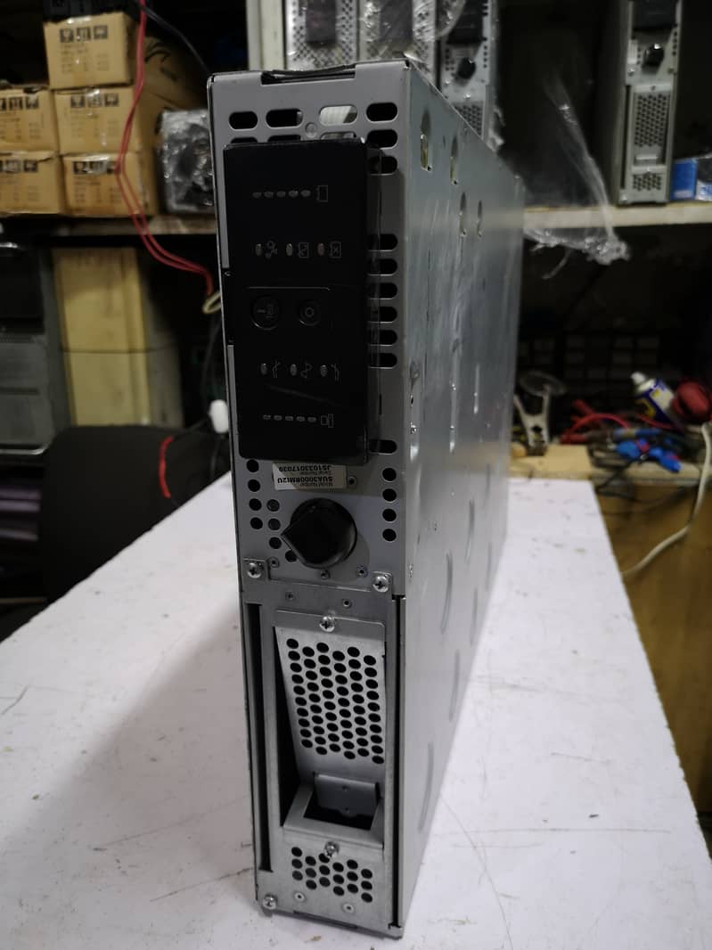 apc smart ups 3000va tower model 48v 2700w  fresh stock avaiable 2