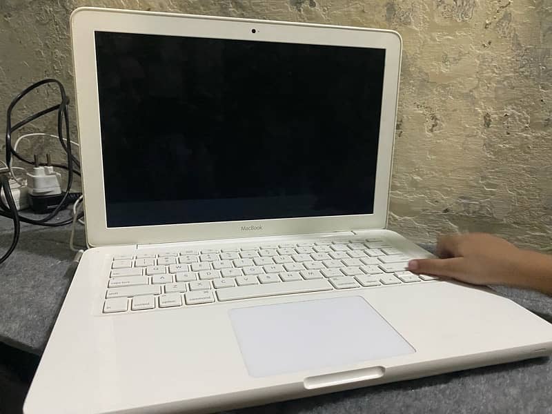 MACBOOK 4