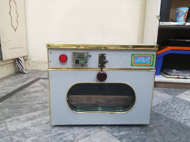 incubator machine 50 eggs space 4