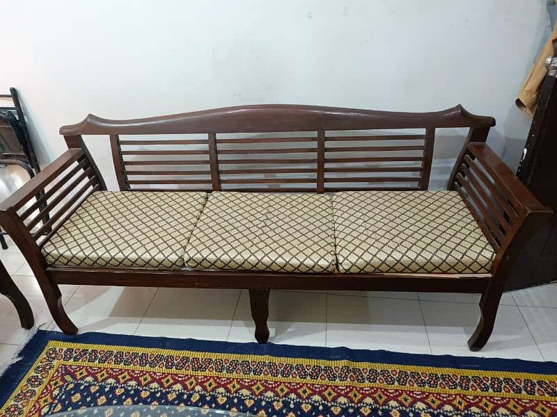 5 seater sofa set available for sale urgent 0