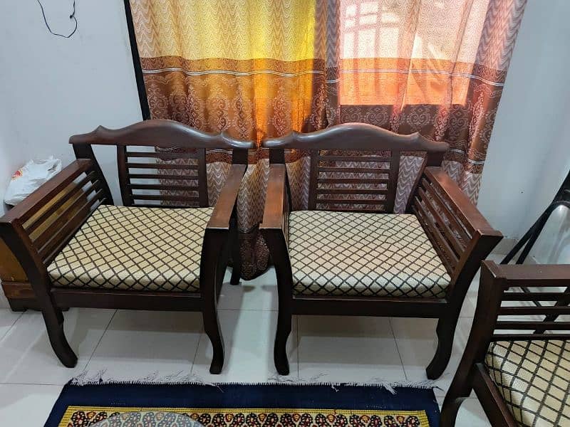 5 seater sofa set available for sale urgent 1